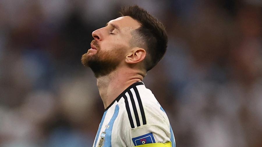 Lionel Messi se lamenta durante Holanda x Argentina, jogo das quartas de final da Copa do Mundo - Kai Pfaffenbach/Reuters