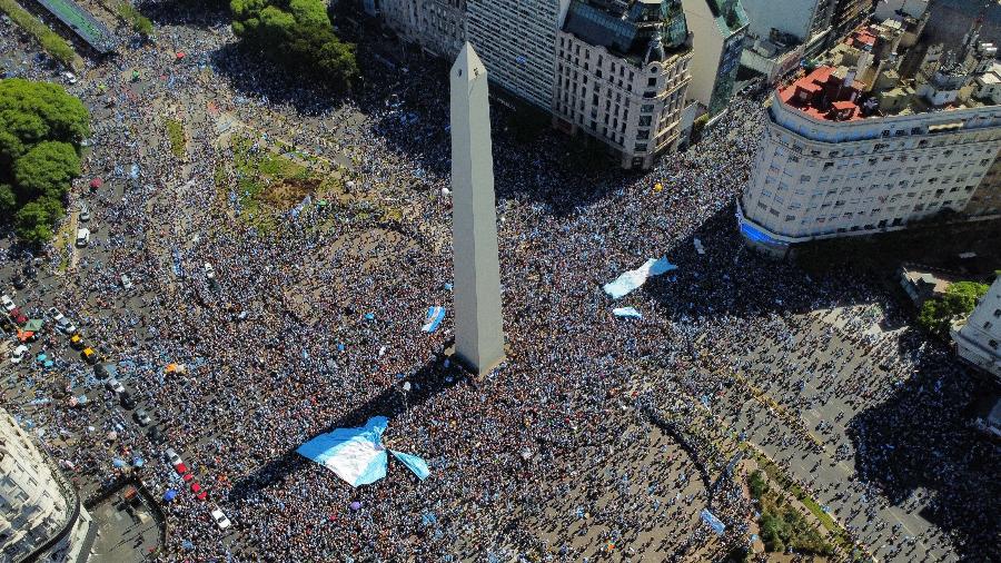 Obelisco, em Buenos Aires, virou palco da festa dos torcedores após título da Argentina - Agustin Marcarian/Reuters
