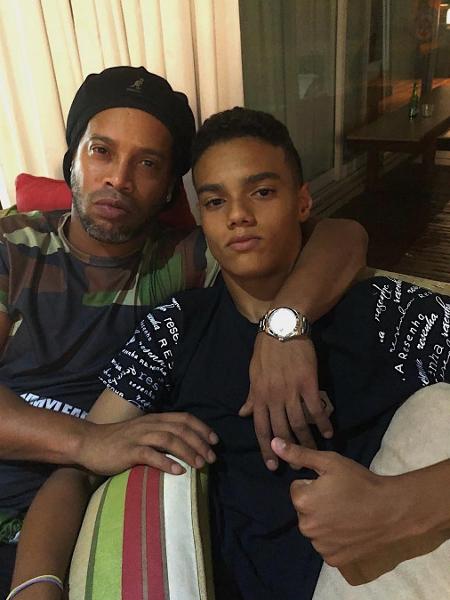 João Mendes de Assis Moreira, e o pai, Ronaldinho Gaúcho - Reprodução/Instagram