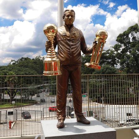 Renê Santana marcou presença no evento que homenageou o pai no Morumbi - Rubens Chiri / saopaulofc.net