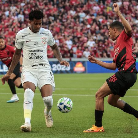 Gil, do Corinthians, em jogo contra o Athletico-PR pelo Brasileirão - Robson Mafra/AGIF