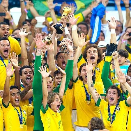Jogadores da seleção brasileira comemoram título da Copa das Confederações de 2013 - NurPhoto/Corbis via Getty Images