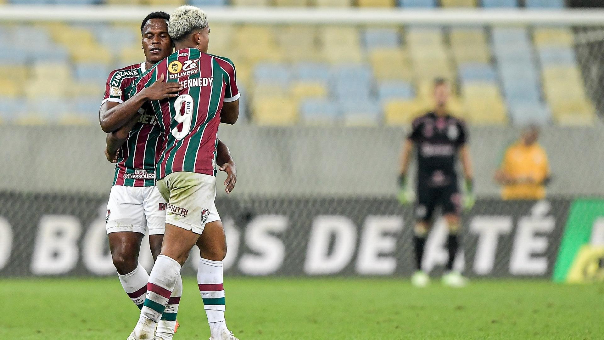 John Kennedy e Jhon Arias comemoram gol do Fluminense sobre o Palmeiras