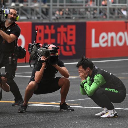 Guanyu Zhou, piloto chinês da Sauber, se emocionou após correr em seu país
