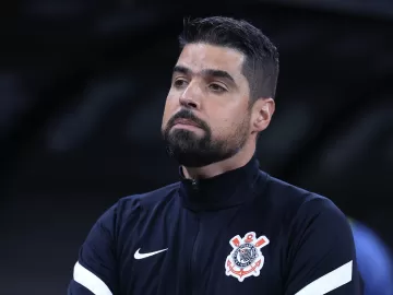 António detecta problema e revela perfil de reforços que Corinthians busca