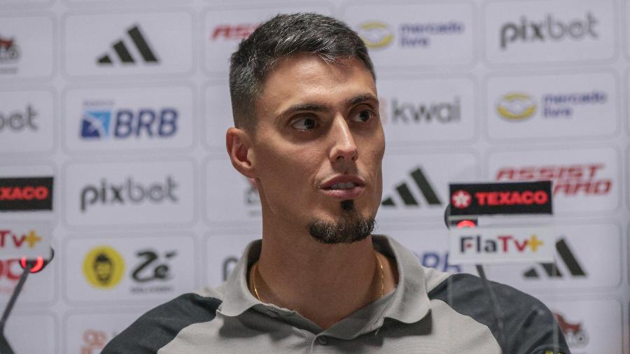 Matheus Bachi, auxiliar de Tite, em entrevista coletiva no Flamengo