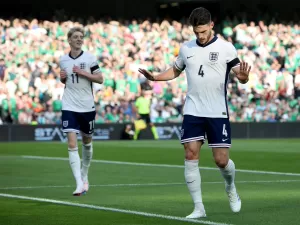 'Traidores' marcam, e Inglaterra vence a Irlanda pela Liga das Nações