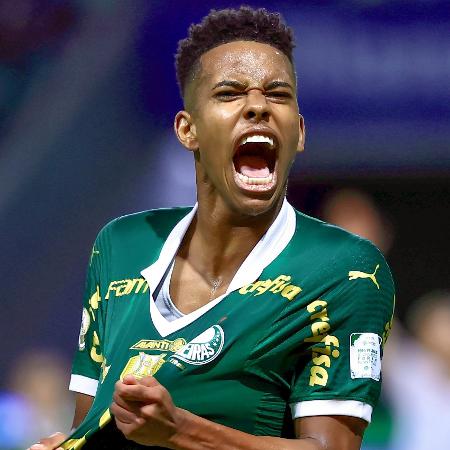 Venda de Estevão impulsiona receita do Palmeiras para 2025