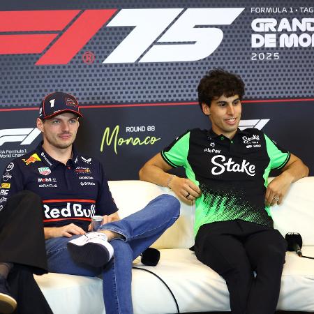 Max Verstappen, da Red Bull, e Gabriel Bortoleto, da Sauber, em evento do GP de Mônaco de F1 - Piroschka Van de Wouw/Reuters