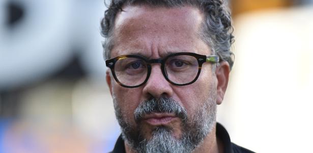 'Em todos os lugares': Cleber vai além do campo e chama atenção do Santos