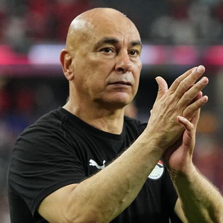 Hossam Hassan, técnico do Egito, durante jogo contra a Austrália na Copa do Mundo Hossam Hassan, técnico do Egito, durante jogo contra a Austrália na Copa do Mundo