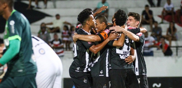 Jogadores do Atlético-MG comemoram gol; clube garantiu lugar na fase de grupos - Atlético-MG/Divulgação
