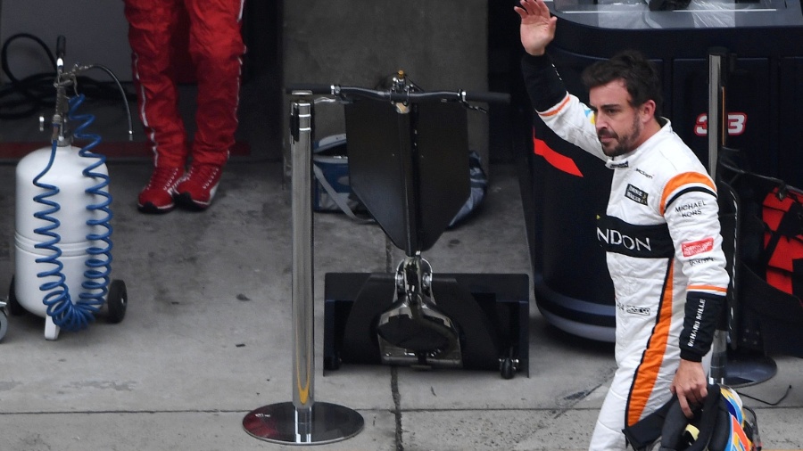 Diretor da McLaren afirmou que Alonso está feliz na equipe - AFP PHOTO / Greg Baker