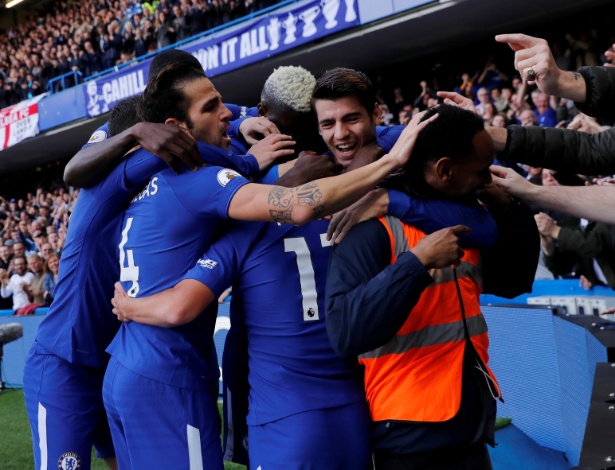 Steward se junta a comemoração do Gol do Chelsea - REUTERS/Eddie Keogh