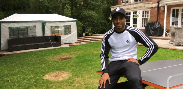 Lucas em casa, em Londres - Caio Carrieri/Colaboração para o UOL - Caio Carrieri/Colaboração para o UOL