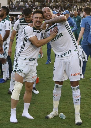 Willian comemorou o título com o joelho machucado em São Januário - Cesar Greco/Ag. Palmeiras/Divulgação