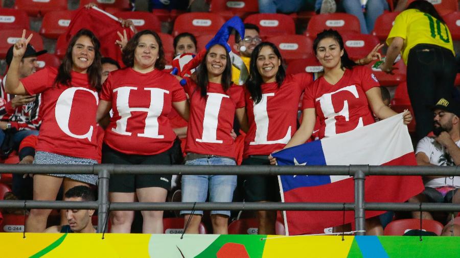Torcedoras chilenas apoiam seleção do Chile no Morumbi - Marcello Zambrana/AGIF