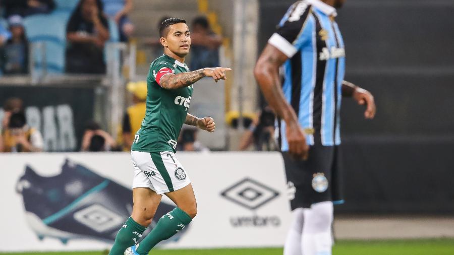 Atacante Dudu comemora gol do Palmeiras sobre o Grêmio, em jogo do Brasileirão - Pedro H. Tesch/AGIF