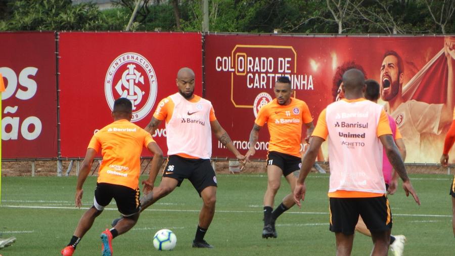 Rodrigo Moledo volta a treinar normalmente após lesão pelo Inter - Marinho Saldanha/UOL