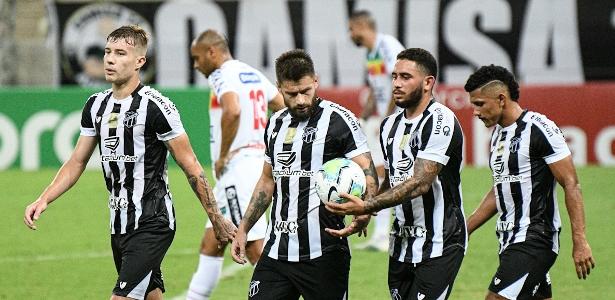 Sóbis faz dois, Ceará goleia Brusque e avança às oitavas da Copa do Brasil