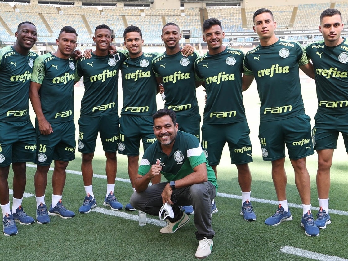 Tá jogando muito! - Wesley elogia o futebol de Danilo