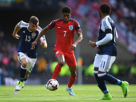 Inglaterra e Escócia podem voltar a transmitir jogos de futebol em direto  às 15 horas - Inglaterra - Jornal Record