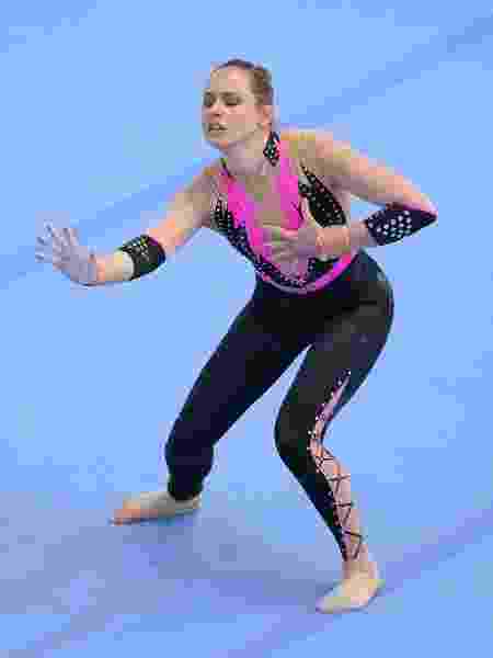 Sarah Voss compete no solo com uniforme de corpo inteiro - Matthias Hangst/Getty Images - Matthias Hangst/Getty Images