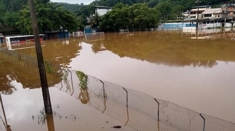 Estádio do Paduano, na região noroeste do Rio de Janeiro, ficou embaixo d'água - Arquivo pessoal/Marcio Barros - Arquivo pessoal/Marcio Barros