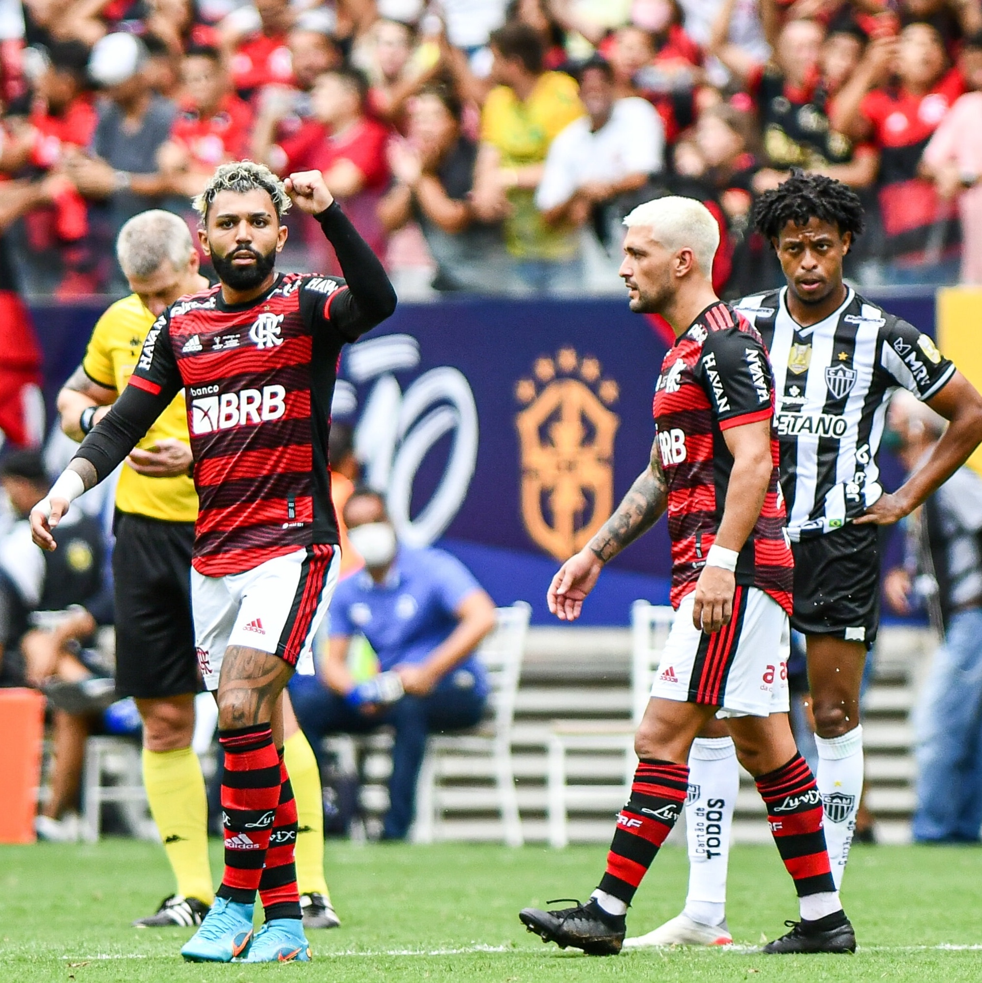 Atlético-MG bate Flamengo em longa disputa por pênaltis e conquista  Supercopa do Brasil