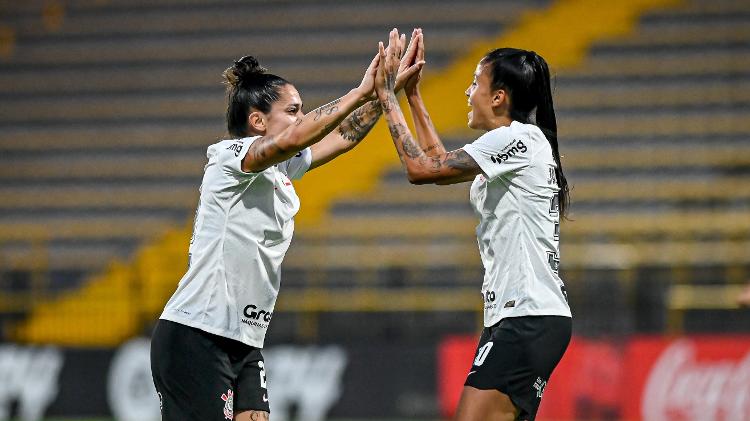 Jogadoras do Corinthians celebram gol sobre o Always Ready na Libertadores Feminina