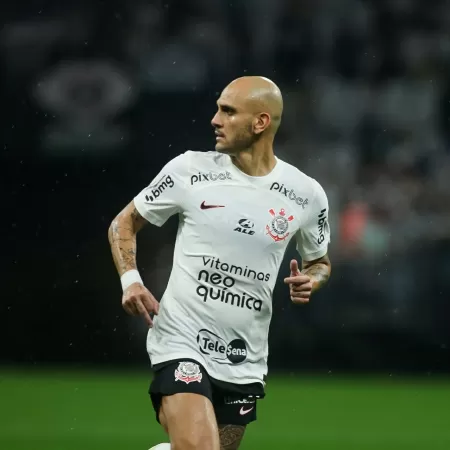 Revolta com treinador e Fábio Santos marca empate do Corinthians