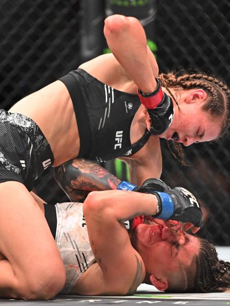 Jasmine Jasudavicius venceu a brasileira Priscila Cachoeirano UFC 297 na ScotiaBank Arena.