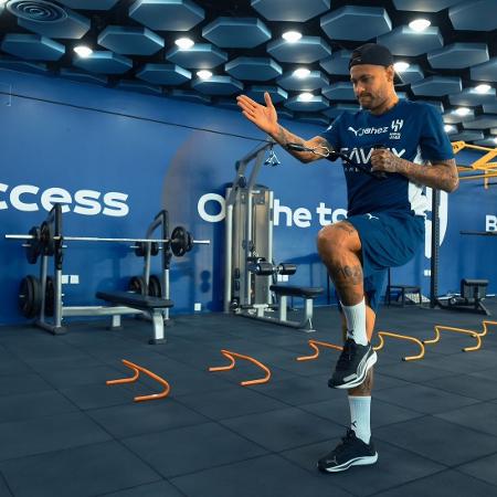 Neymar realiza atividades no centro de treinamento do Al-Hilal