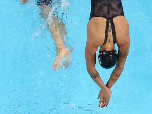 Brasil avança no revezamento 4x200m e vai à 3ª final da natação feminina