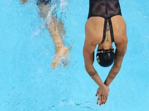 Brasil avança em 5º e vai à final do revezamento 4x200m livre feminino