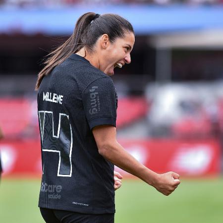 Millene comemora o primeiro gol do Corinthians na final contra o São Paulo pelo Brasileirão Feminino - ROBERTO CASIMIRO/FOTOARENA/FOTOARENA/ESTADÃO CONTEÚDO