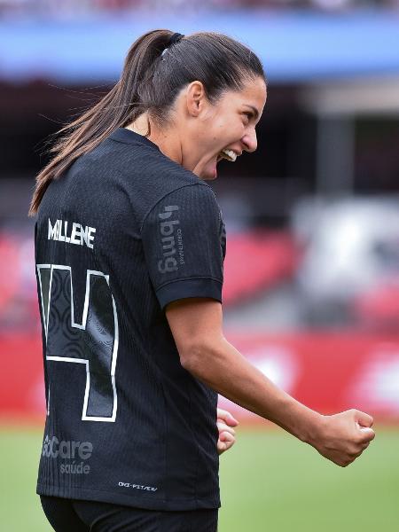 Millene comemora gol do Corinthians na final contra o São Paulo pelo Brasileirão Feminino