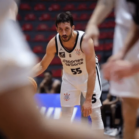 Elinho em ação pelo Corinthians no NBB Elinho em ação pelo Corinthians no NBB