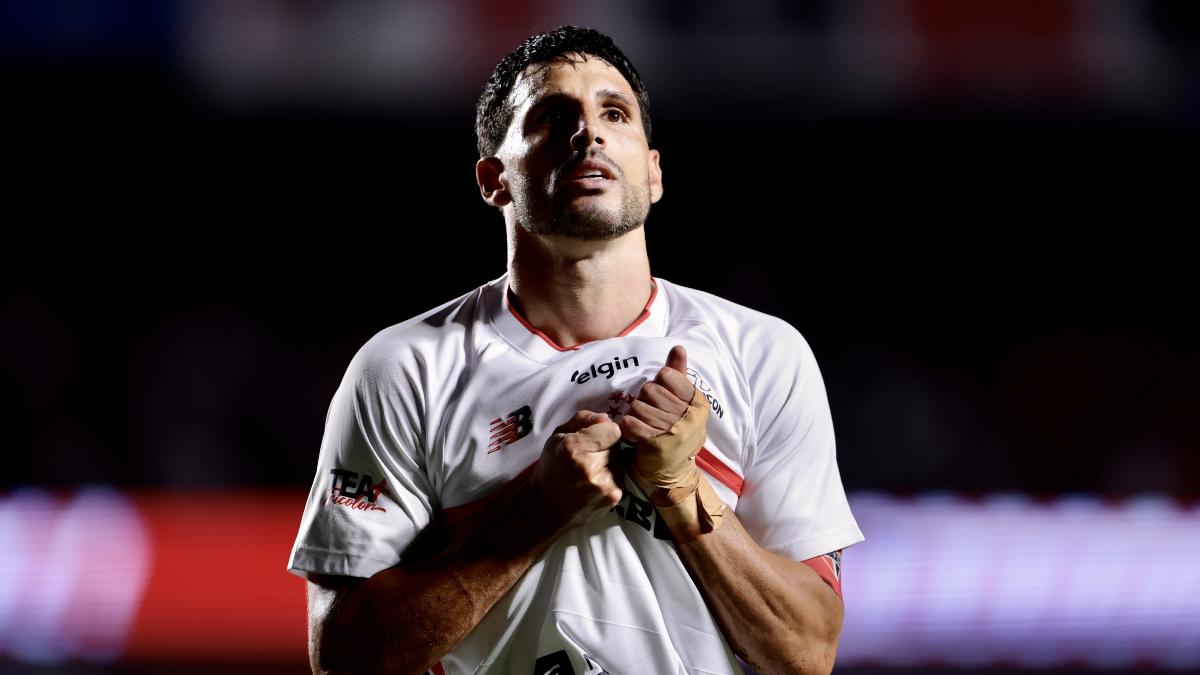 São Paulo não consegue acordo, e renovação de Calleri vira novela