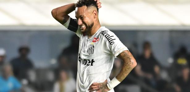 Organizada do Santos vai ao CT para cobrar Cuca, Neymar e elenco