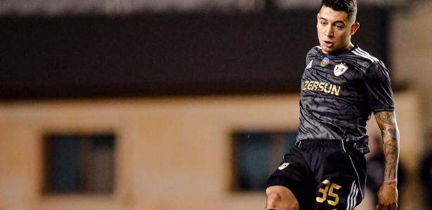Botafogo tem oferta negada por cria do Palmeiras e ganha concorrência russa