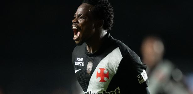 Vasco supera expulsão e bate o Vitória com golaço de Gómez em São Januário