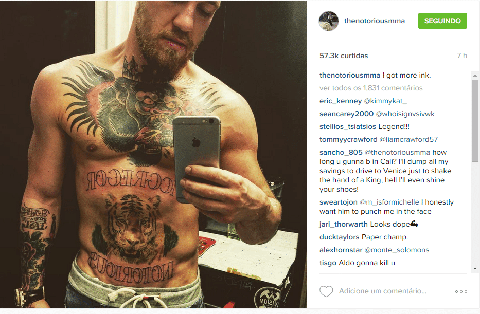O campeão interino dos penas do UFC, Conor McGregor, aumentou seu número de tatuagens. Depois do tigre na barriga, ele escreveu seu nome e apelido em volta do animal: McGregor e Notorius - notável - foram escritos na última sessão de tatuagem do falastrão irlandês - Reprodução/Instagram