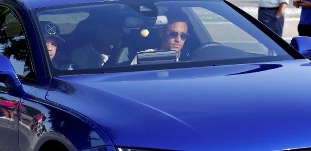 Neymar chega à sede do Barcelona para se despedir dos jogadores do clube - Reuters