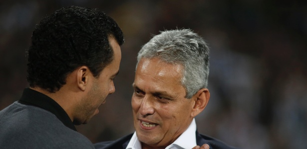 Jair Ventura cumprimenta Reinaldo Rueda antes de Botafogo x Flamengo - Luciano Belford/AGIF - Luciano Belford/AGIF
