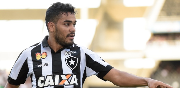 Ele é titular absoluto do Vasco e vai jogar lesionado contra o Corinthians