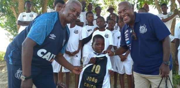 Edu e Lima, ídolos do Santos, encontram João Chico na África - Divulgação/Santos