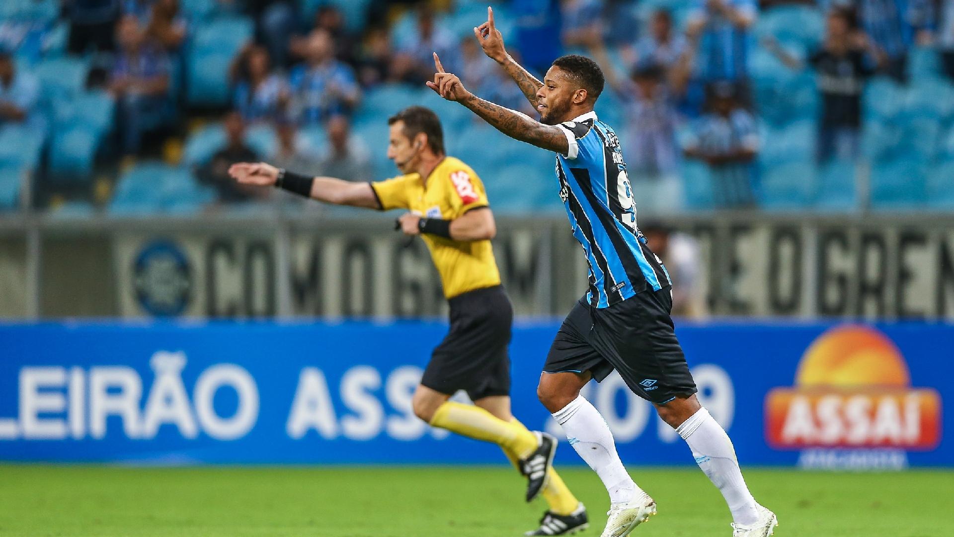 André comemora primeiro gol do Grêmio contra o Fluminense