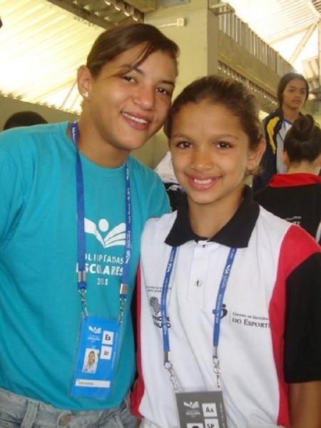 Larissa Pimenta e a campeã olímpica Sarah Menezes em uma edição dos Jogos Escolares - Arquivo Pessoal - Arquivo Pessoal