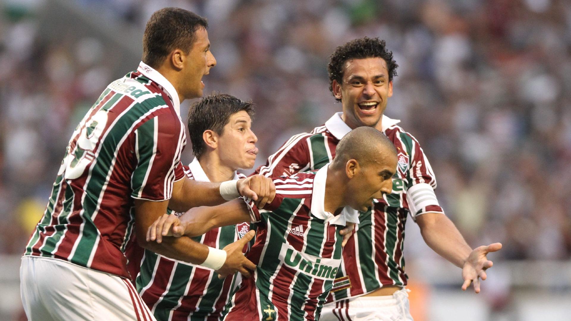 Jogadores do Fluminense comemoram gol contra o Guarani, que garantiu o título brasileiro de 2010